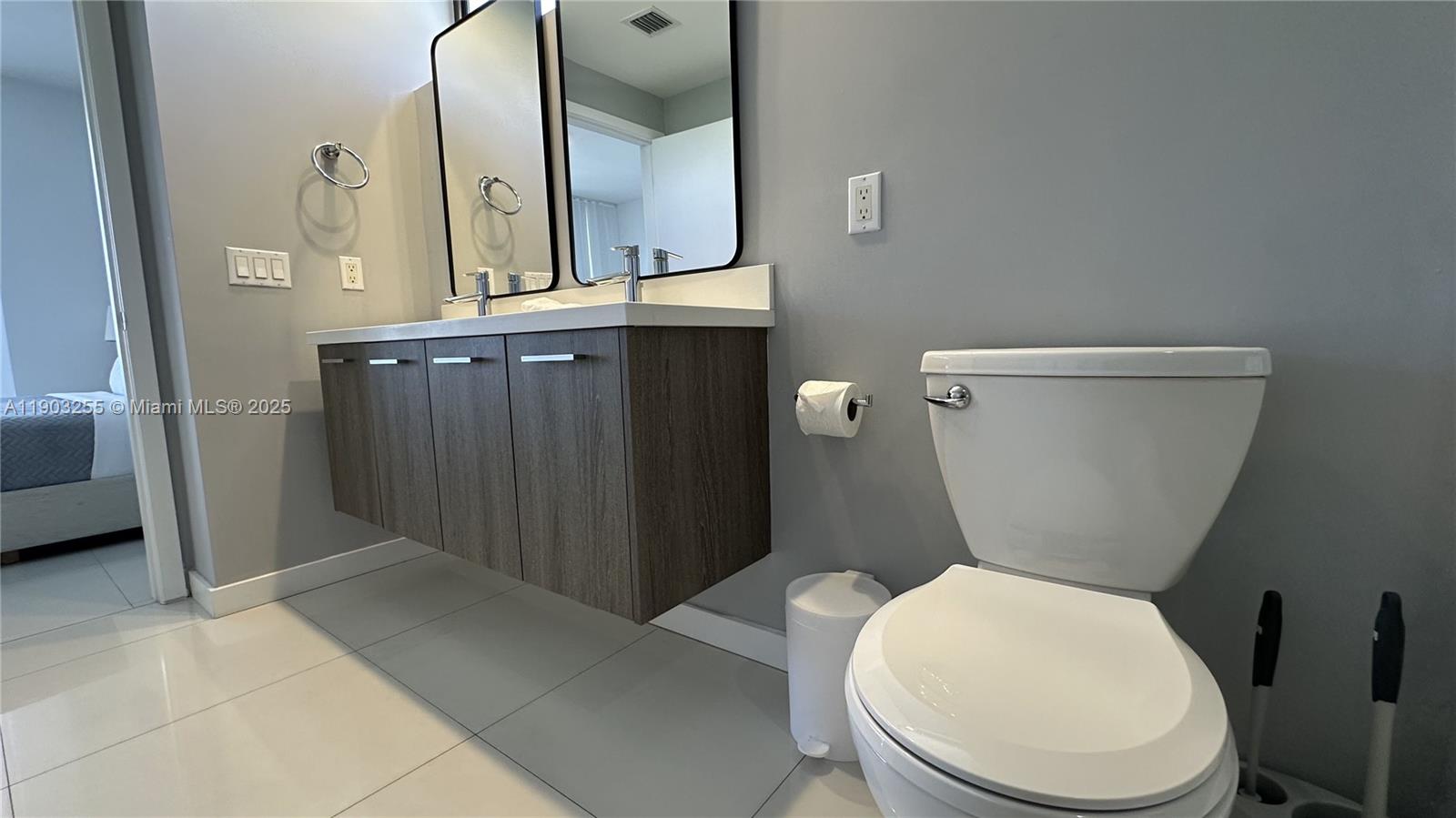 BAY BREEZE RESIDENCES COND - Residential