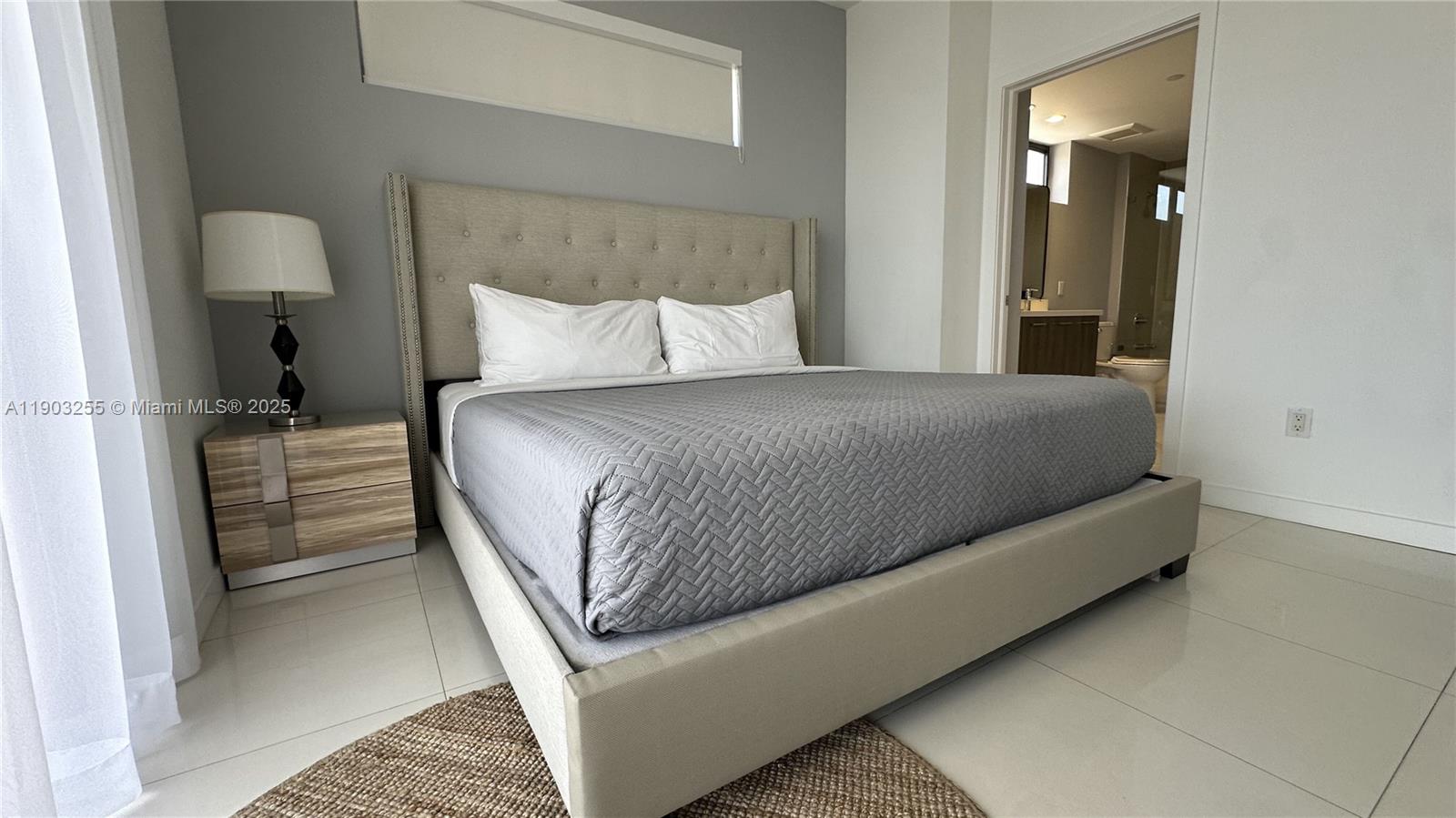 BAY BREEZE RESIDENCES COND - Residential