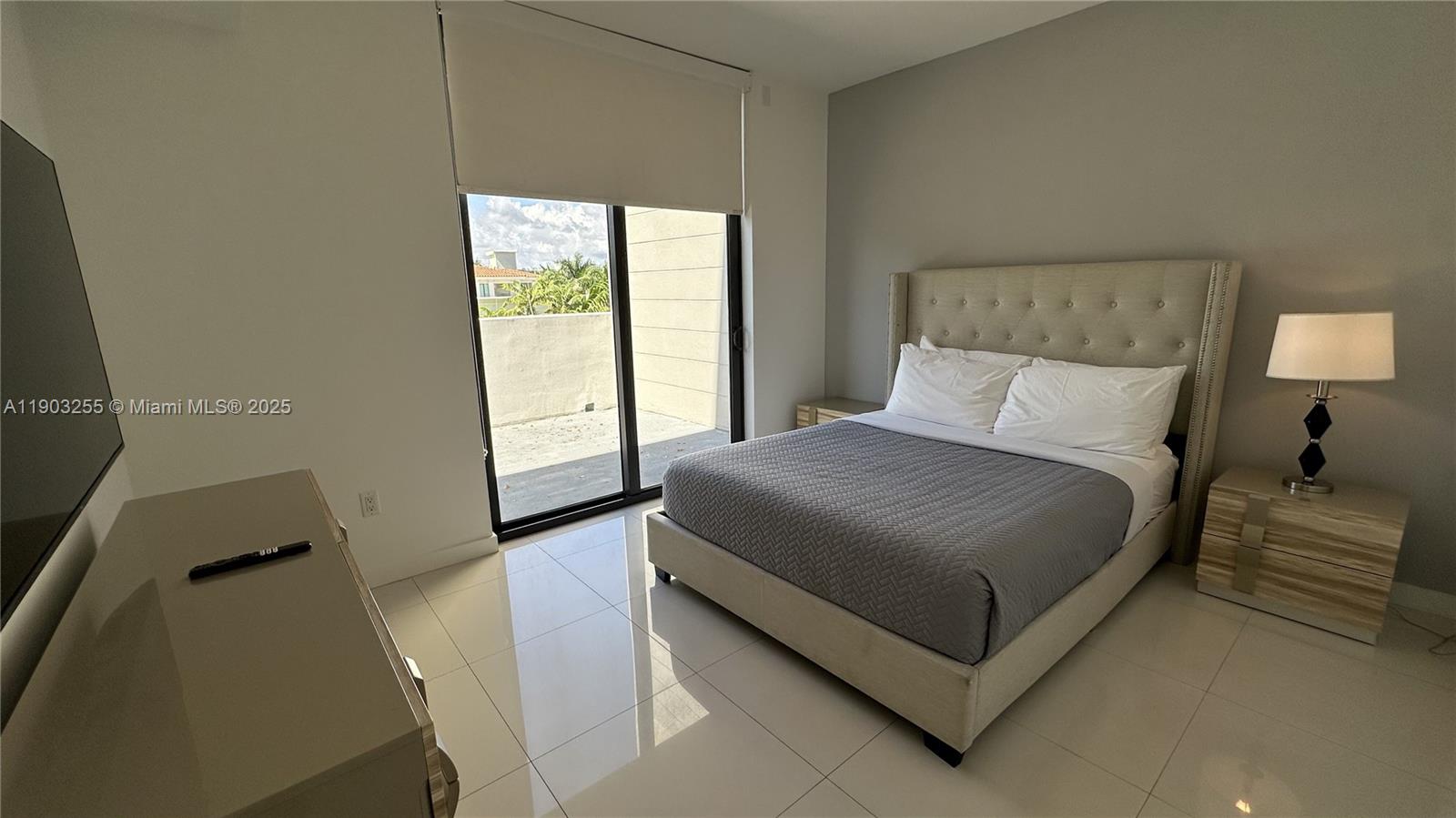 BAY BREEZE RESIDENCES COND - Residential
