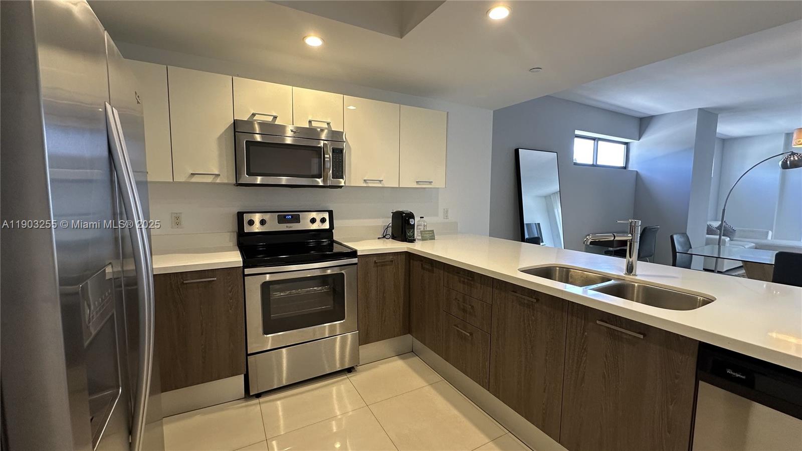 BAY BREEZE RESIDENCES COND - Residential