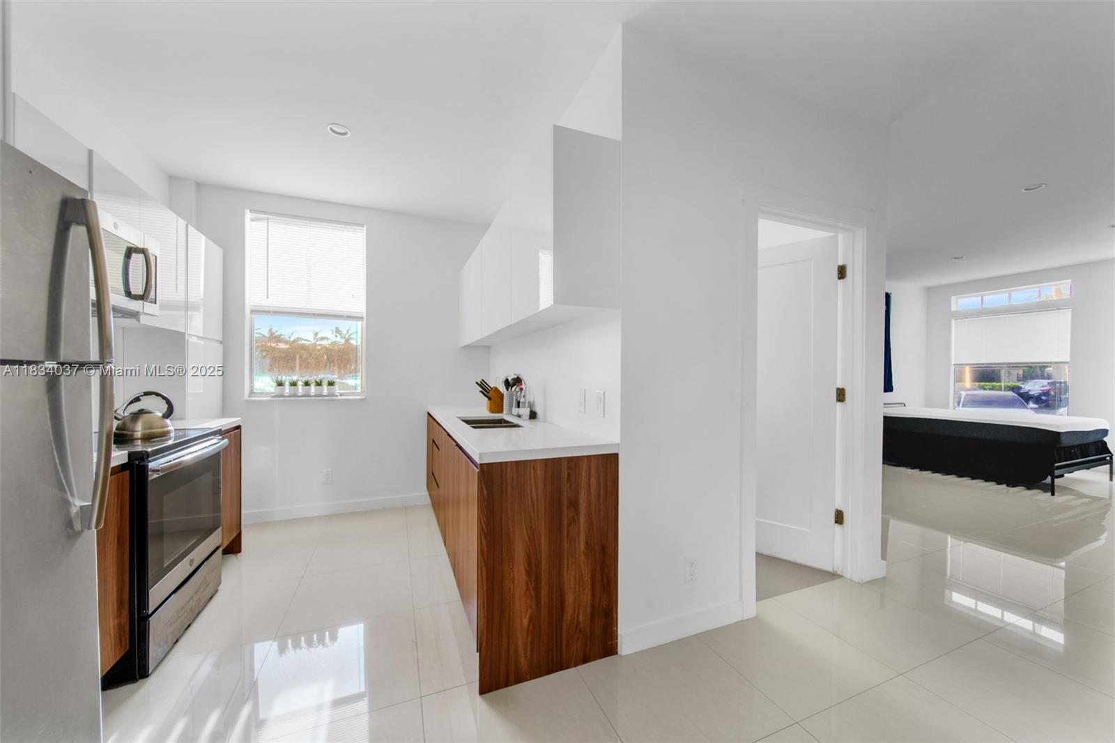 924 Marseille Dr 21