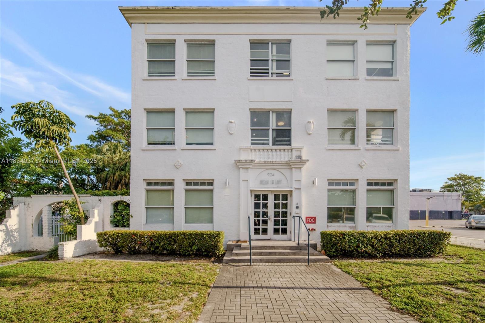 924 Marseille Dr 21