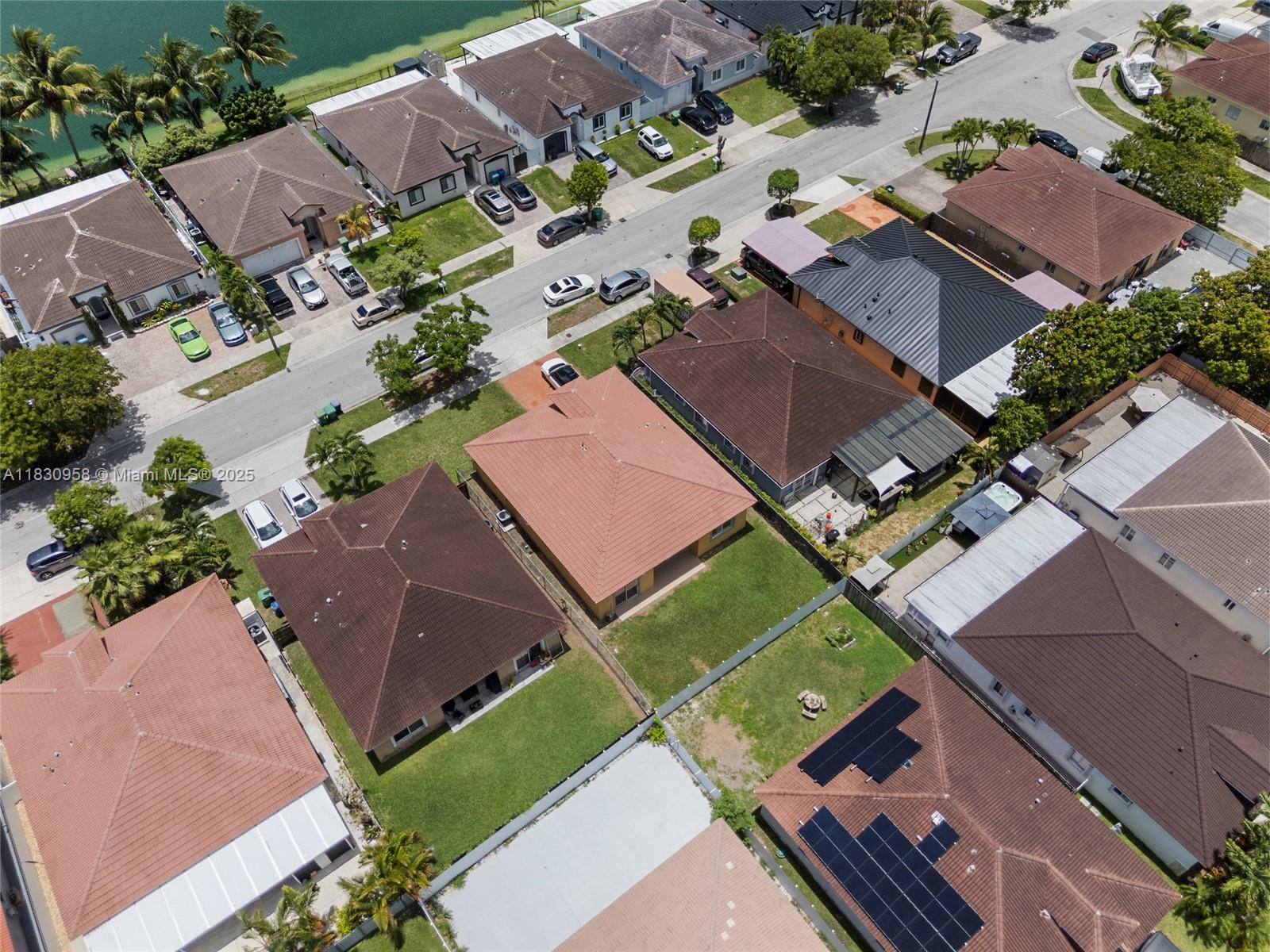 SILVER PALM LAKE - Residential