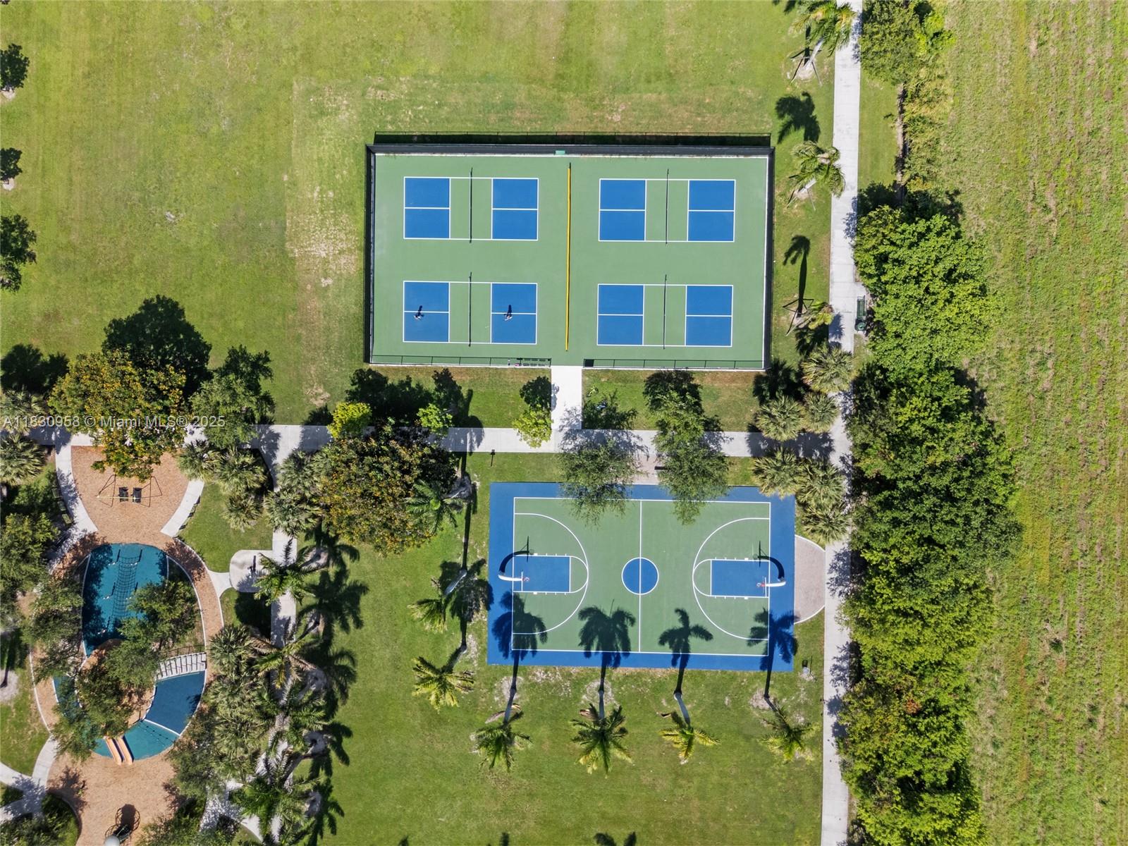 SILVER PALM LAKE - Residential