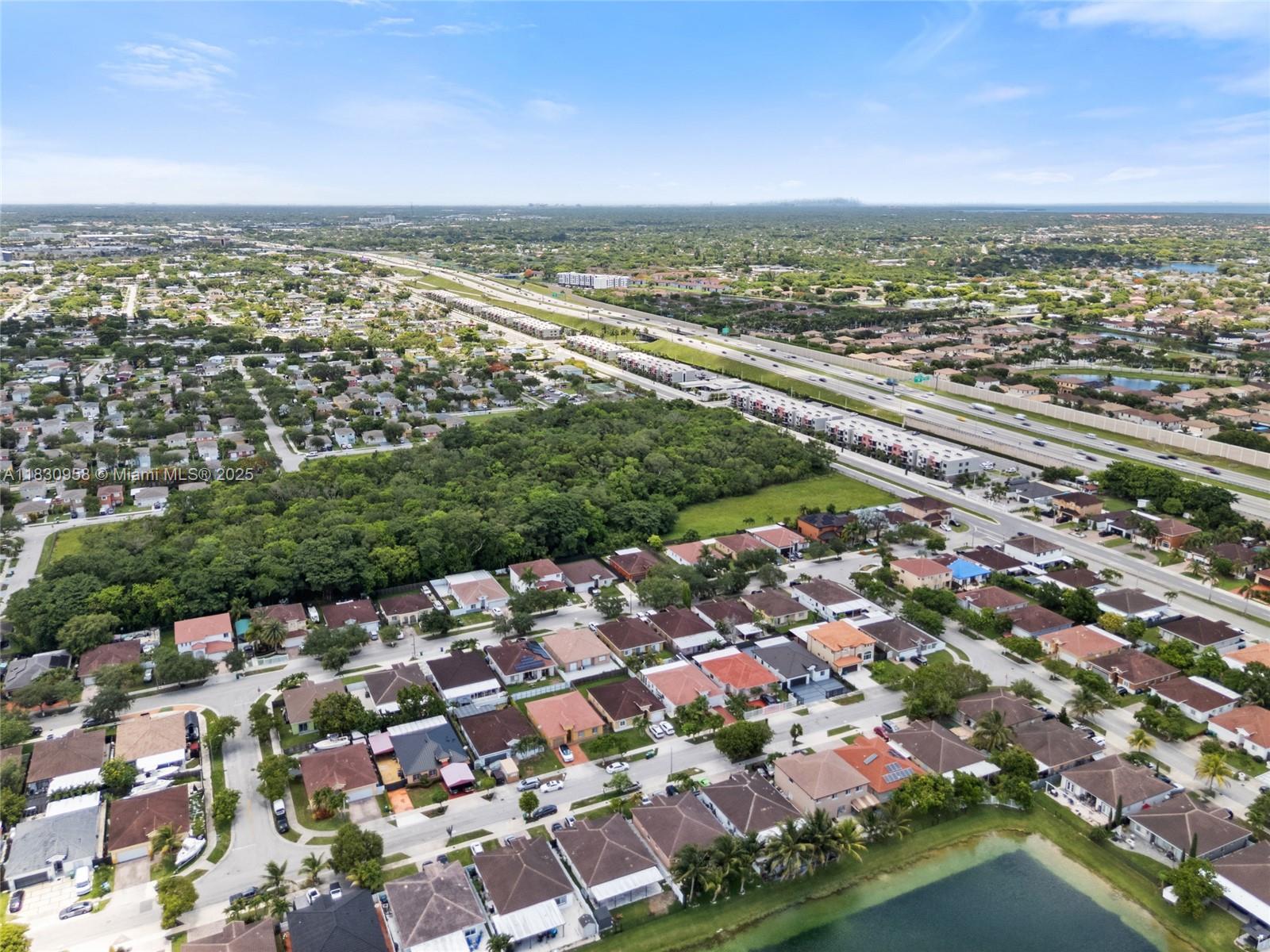 SILVER PALM LAKE - Residential