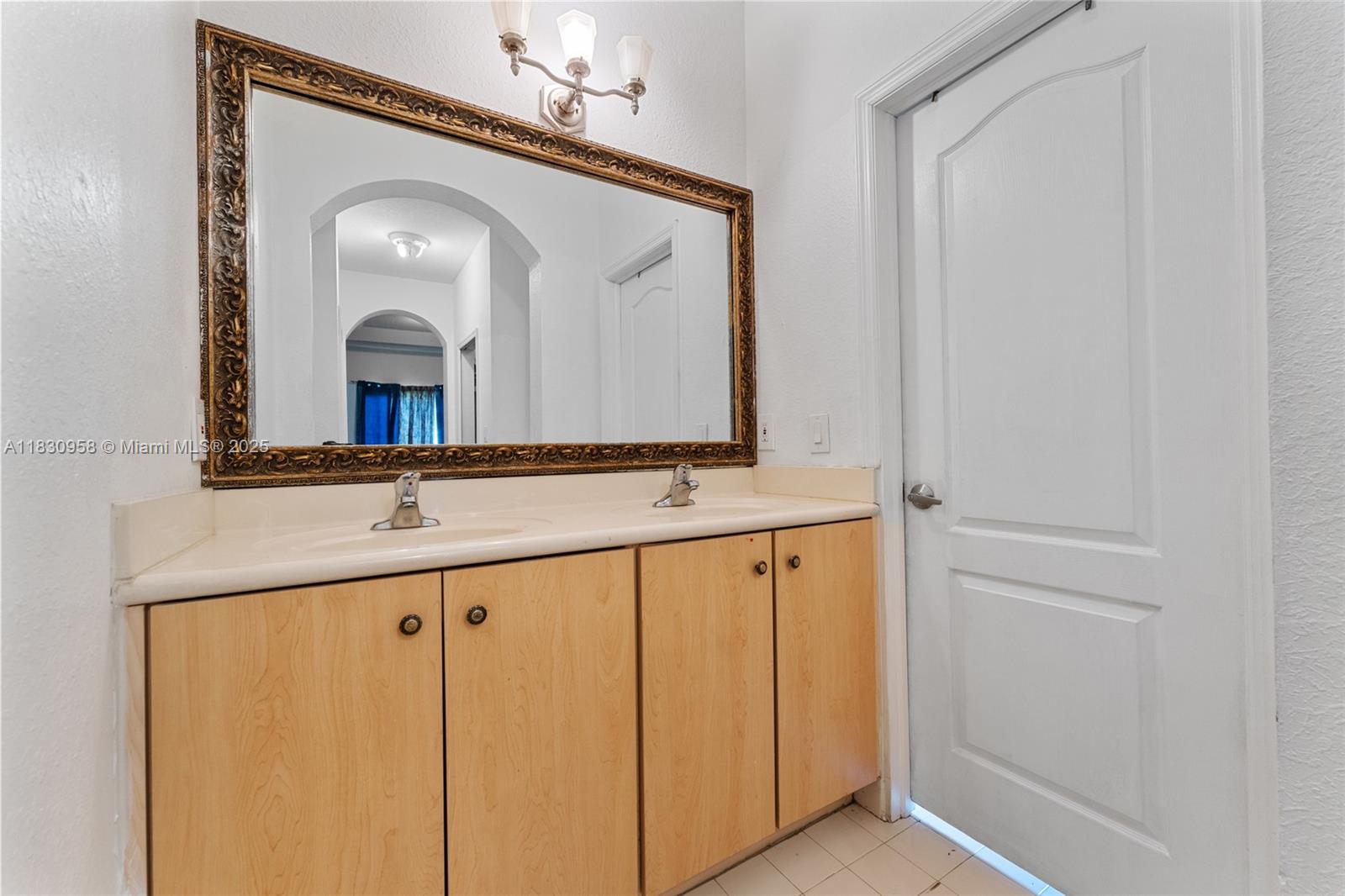 SILVER PALM LAKE - Residential