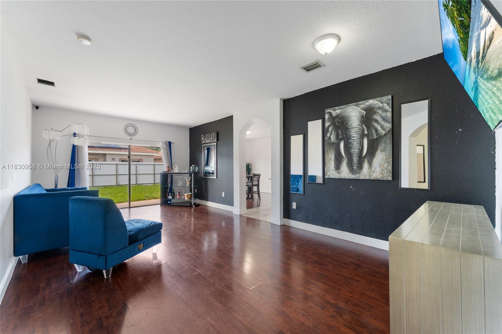 SILVER PALM LAKE - Residential