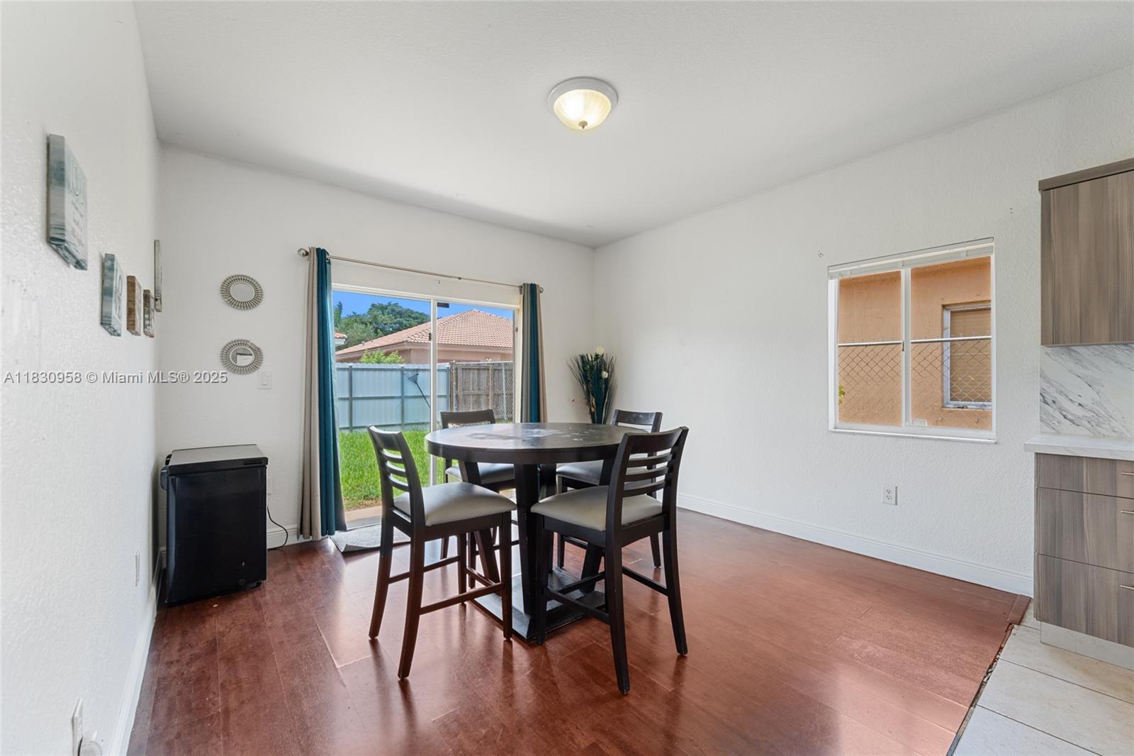 SILVER PALM LAKE - Residential