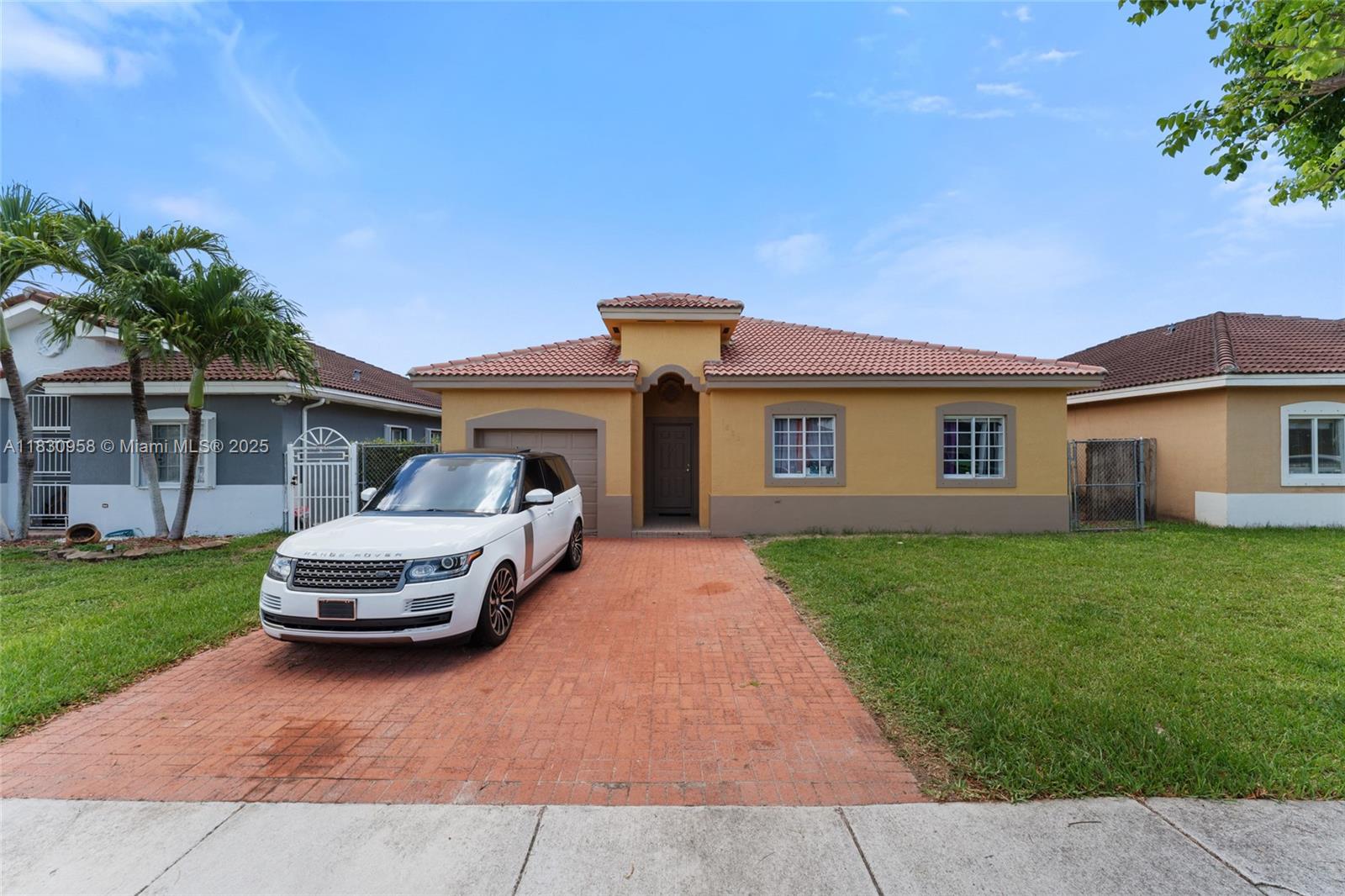 SILVER PALM LAKE - Residential