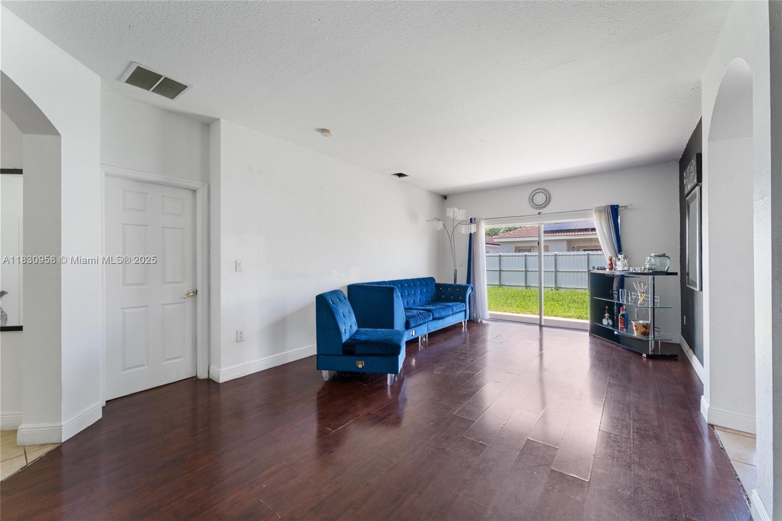 SILVER PALM LAKE - Residential