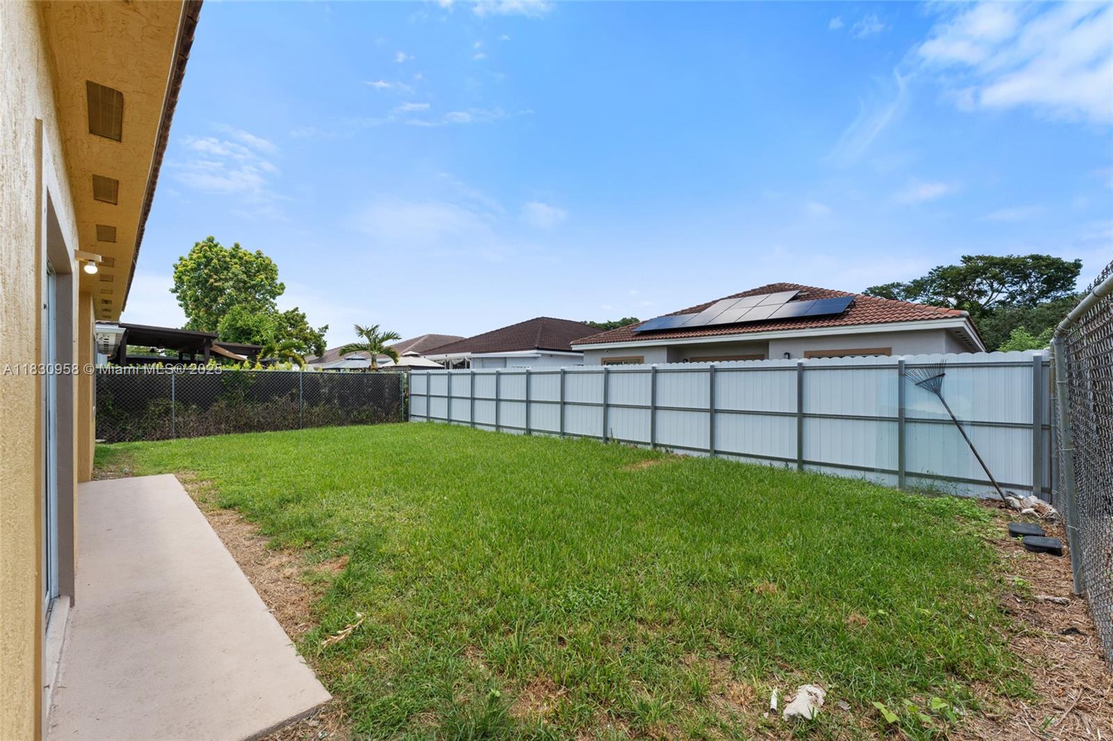 SILVER PALM LAKE - Residential