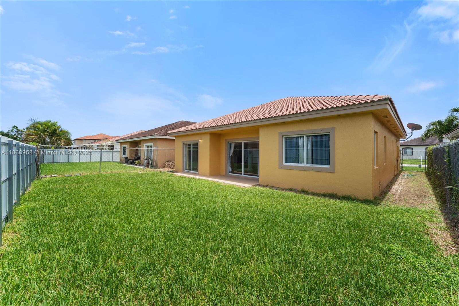 SILVER PALM LAKE - Residential