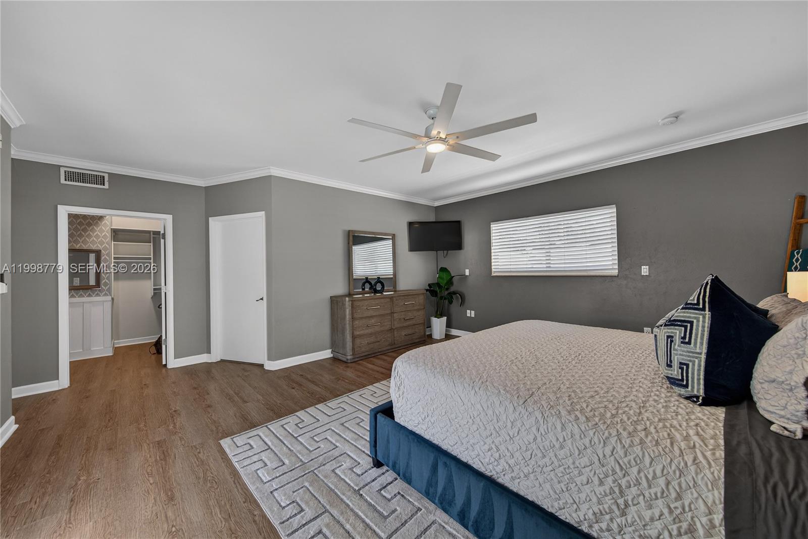 IMPERIAL POINT 1 SEC - Residential