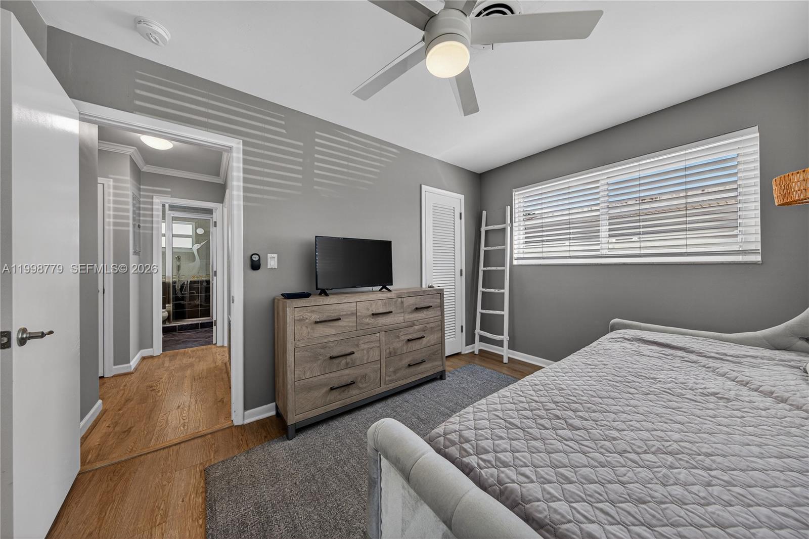 IMPERIAL POINT 1 SEC - Residential