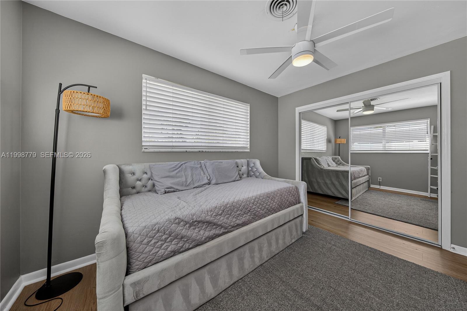 IMPERIAL POINT 1 SEC - Residential