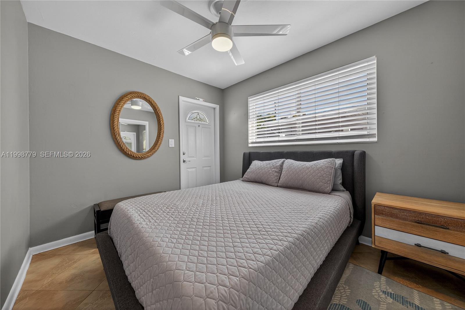 IMPERIAL POINT 1 SEC - Residential