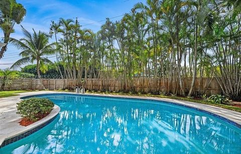 Tiny photo for 5300 Adams St, Hollywood, FL 33021 (MLS # A12042751)