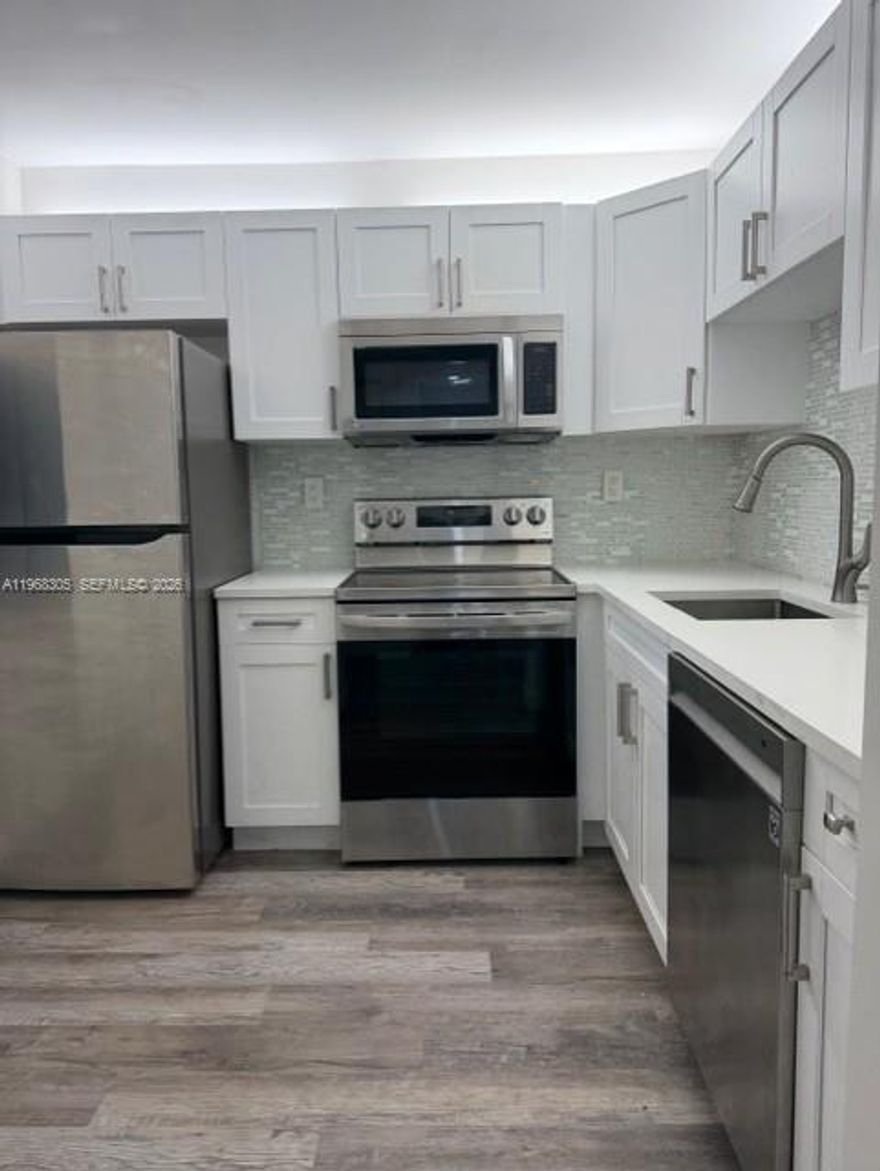 Excellent apartment with recently renovated, air conditioning and water heater approximately 3 years old. Located in an area with top-rated schools. Amenities include a swimming pool, barbecue area, and tennis court. Great restaurants and the beach is only 19 minutes away.”