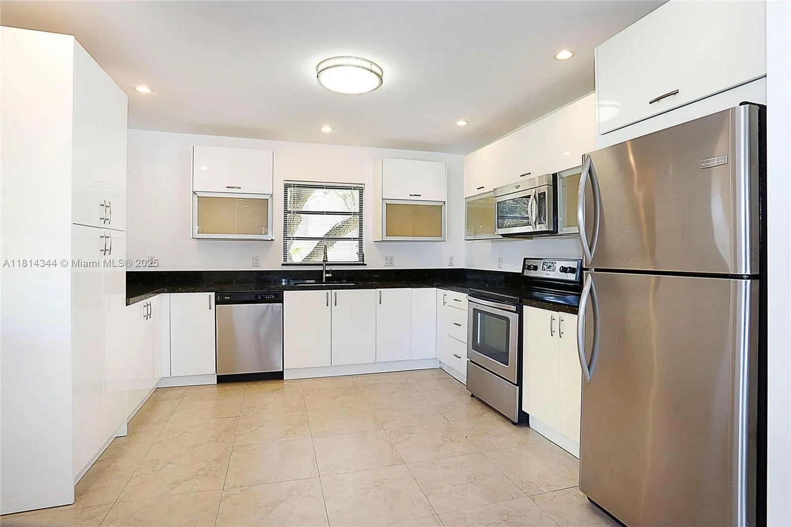 Coral Gables, Florida 33146, United States, 3 Bedrooms Bedrooms, ,2 BathroomsBathrooms,Residential,Active,142693