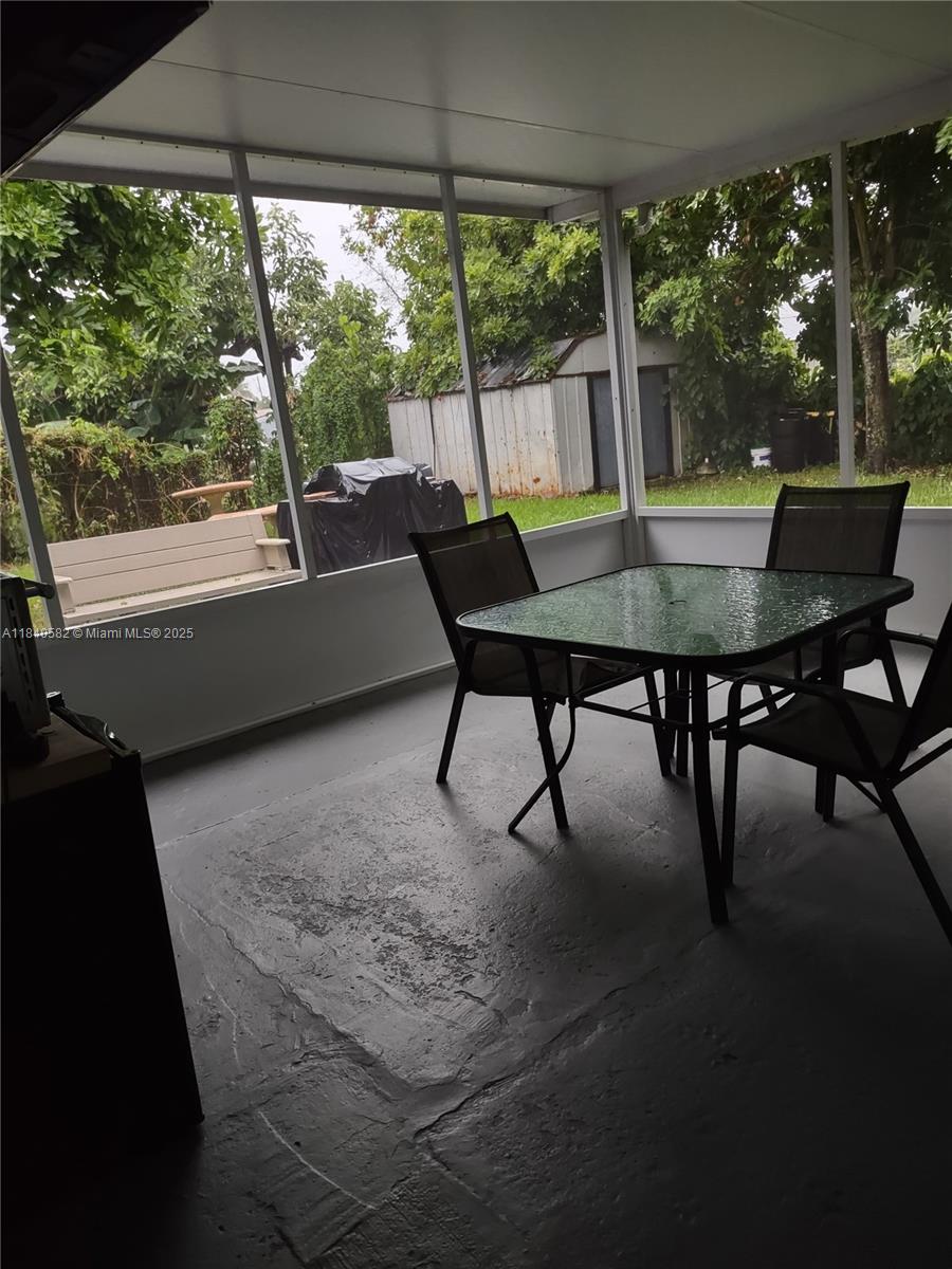 SUNSHINE MANOR NO 3 - Residential