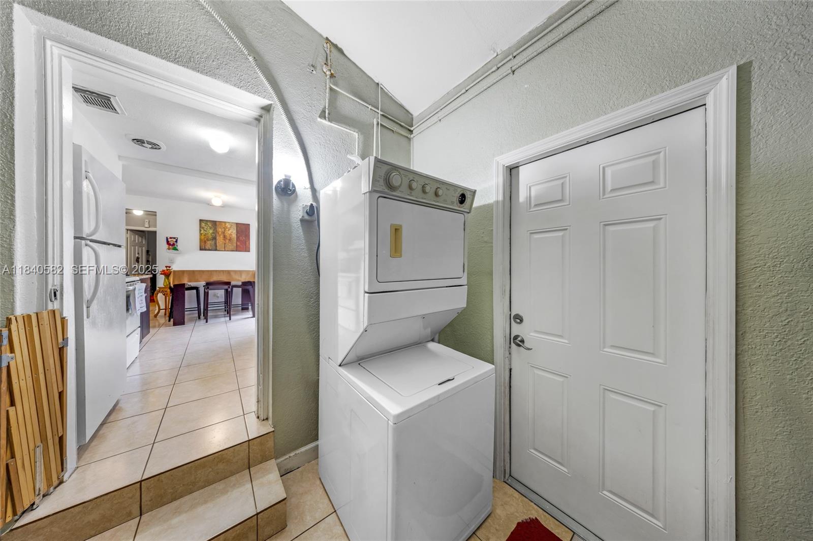 SUNSHINE MANOR NO 3 - Residential