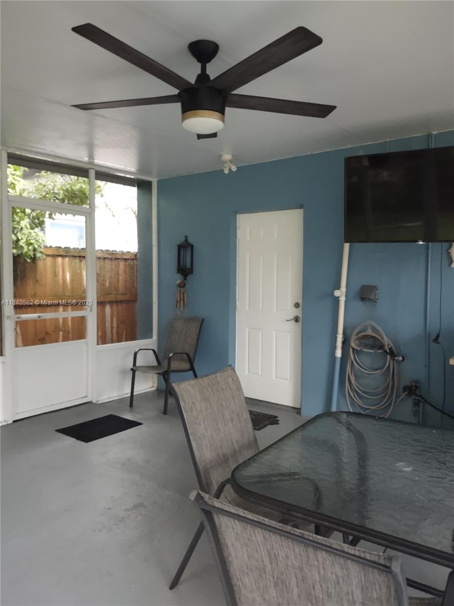 SUNSHINE MANOR NO 3 - Residential