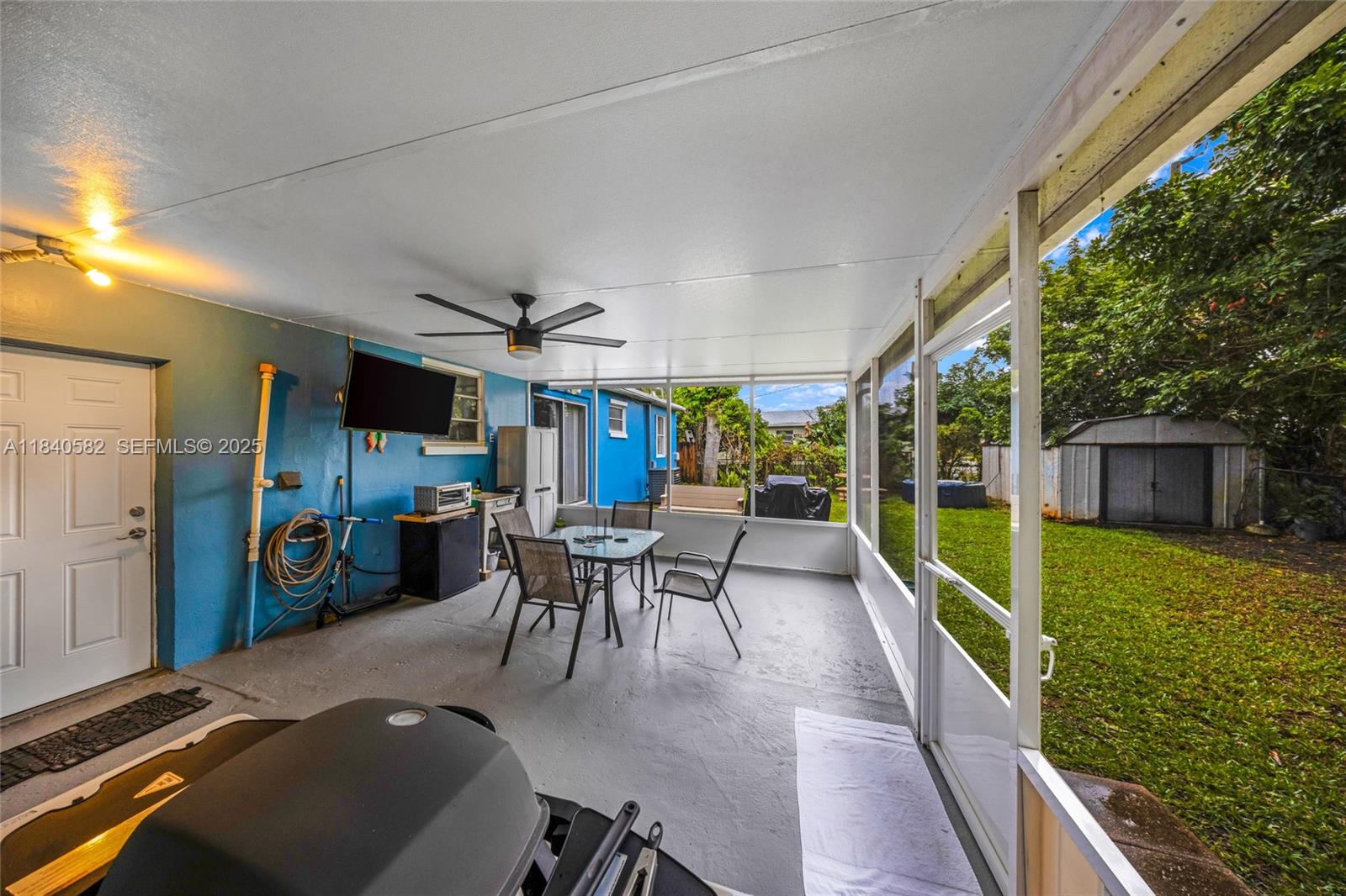 SUNSHINE MANOR NO 3 - Residential