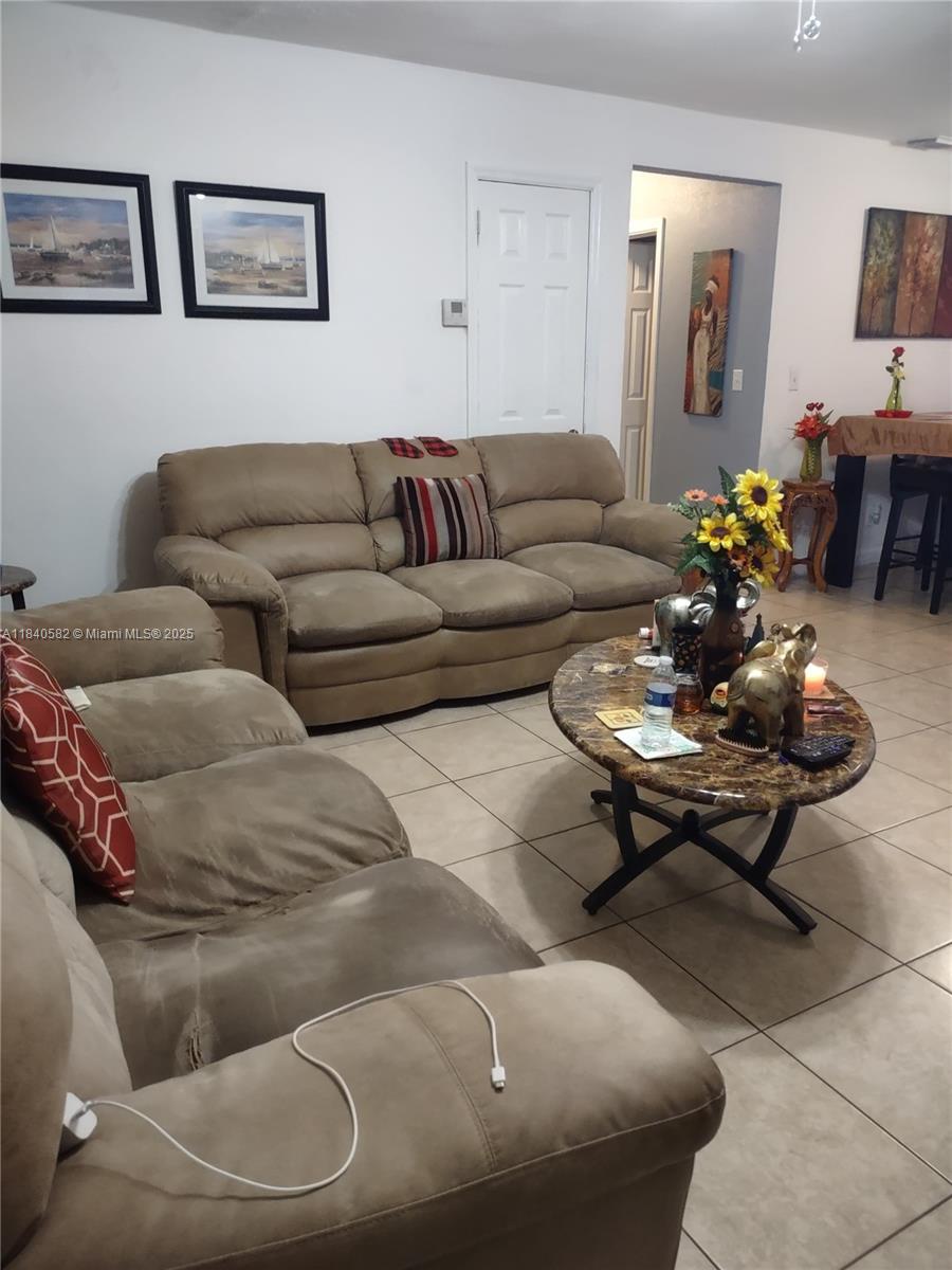 SUNSHINE MANOR NO 3 - Residential