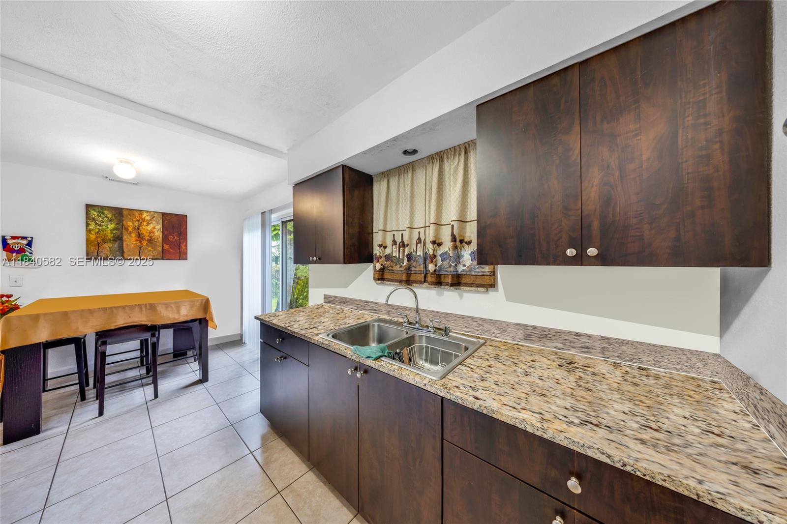 SUNSHINE MANOR NO 3 - Residential