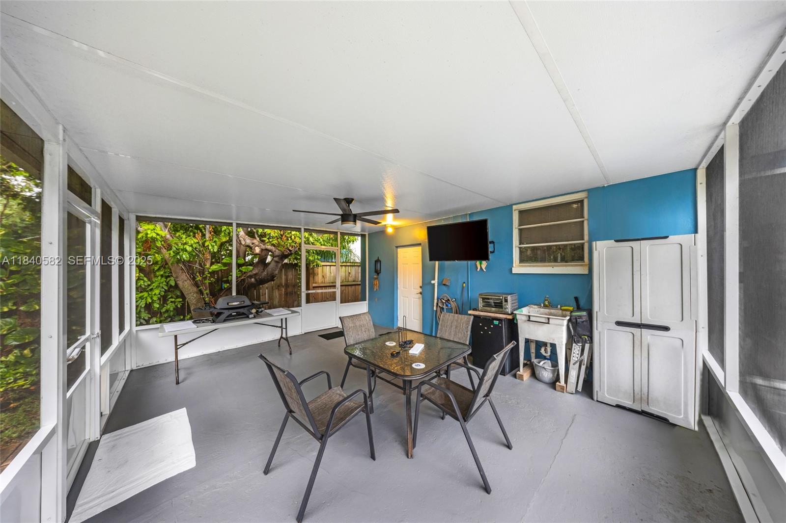 SUNSHINE MANOR NO 3 - Residential