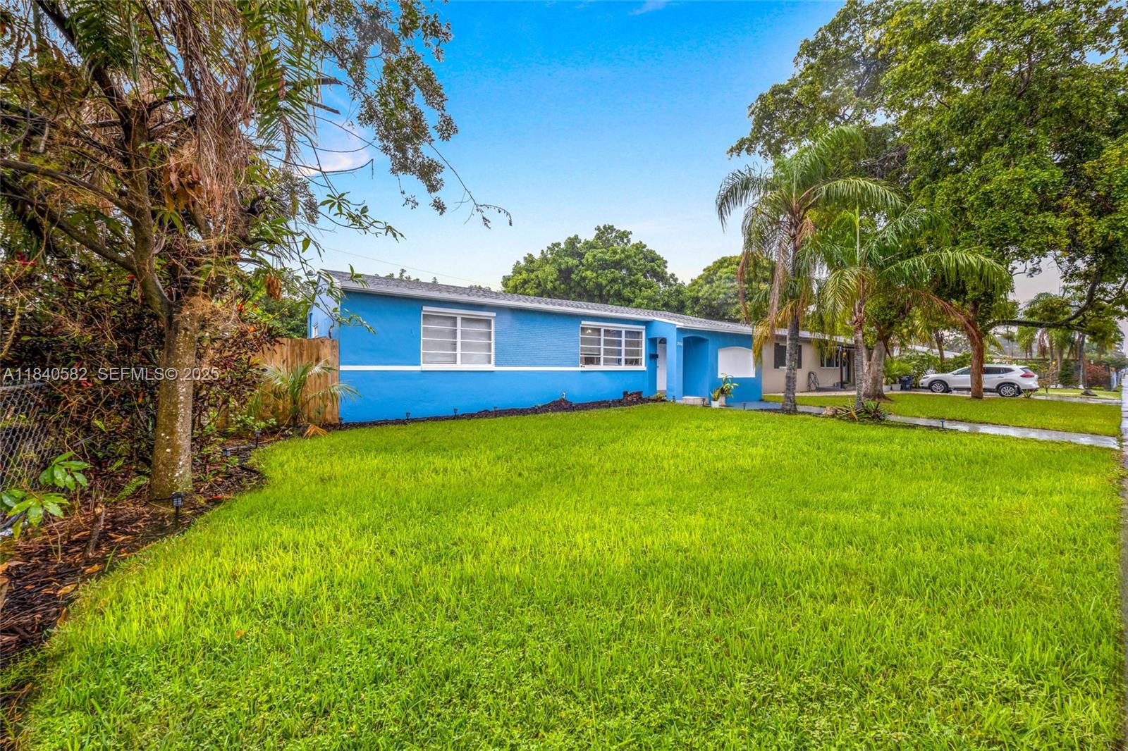 SUNSHINE MANOR NO 3 - Residential