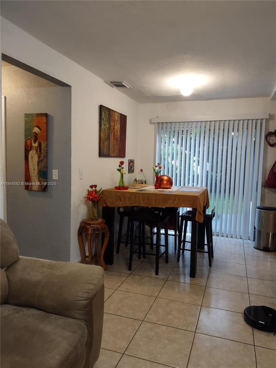 SUNSHINE MANOR NO 3 - Residential