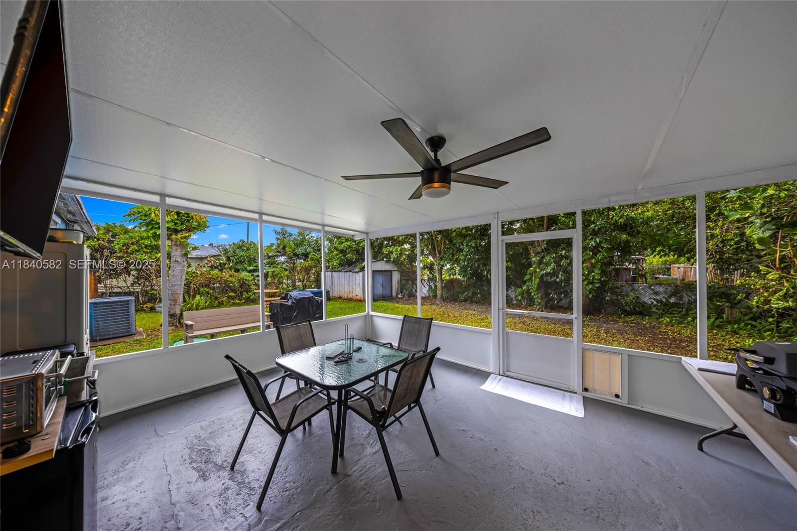 SUNSHINE MANOR NO 3 - Residential