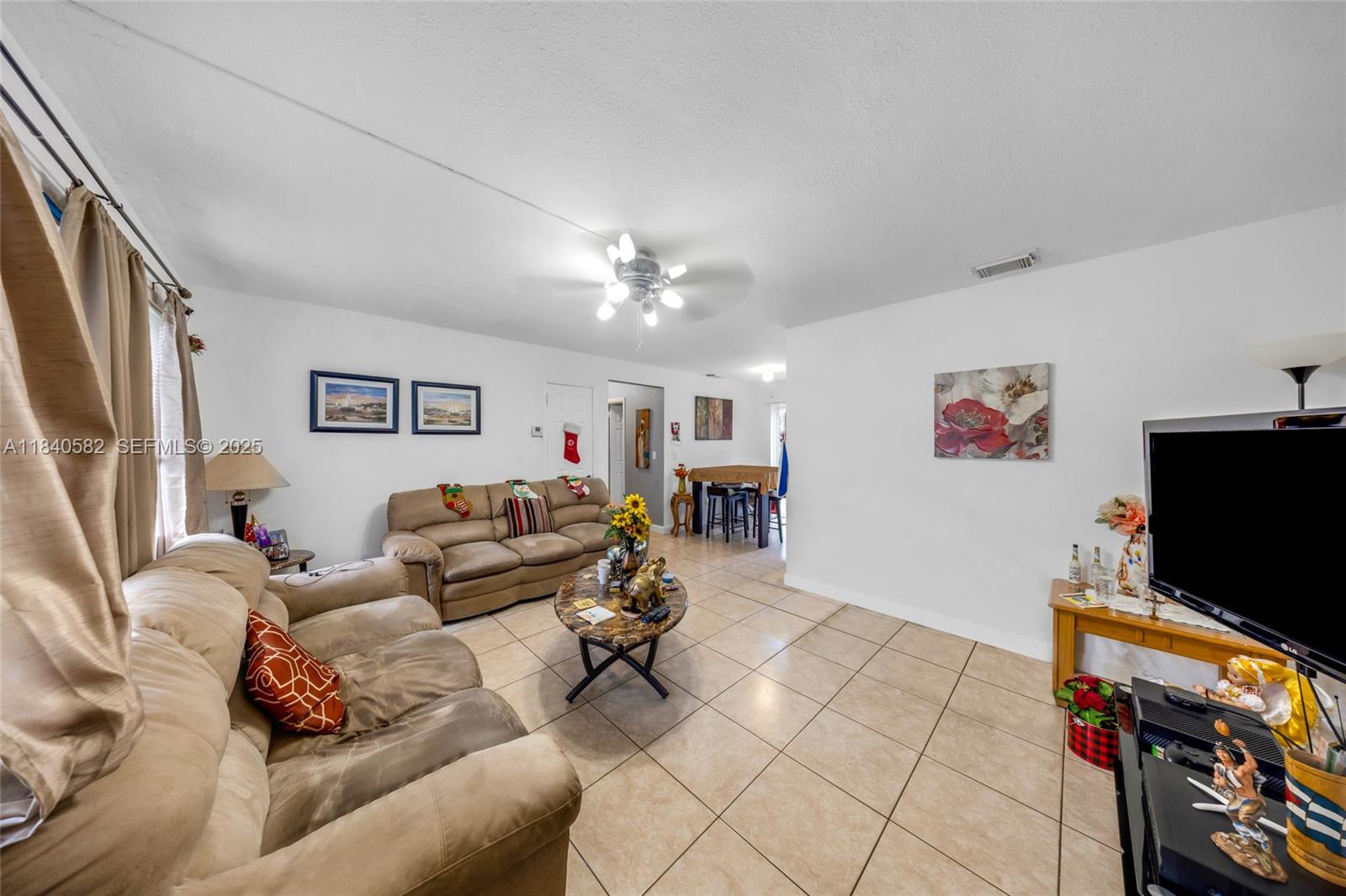 SUNSHINE MANOR NO 3 - Residential