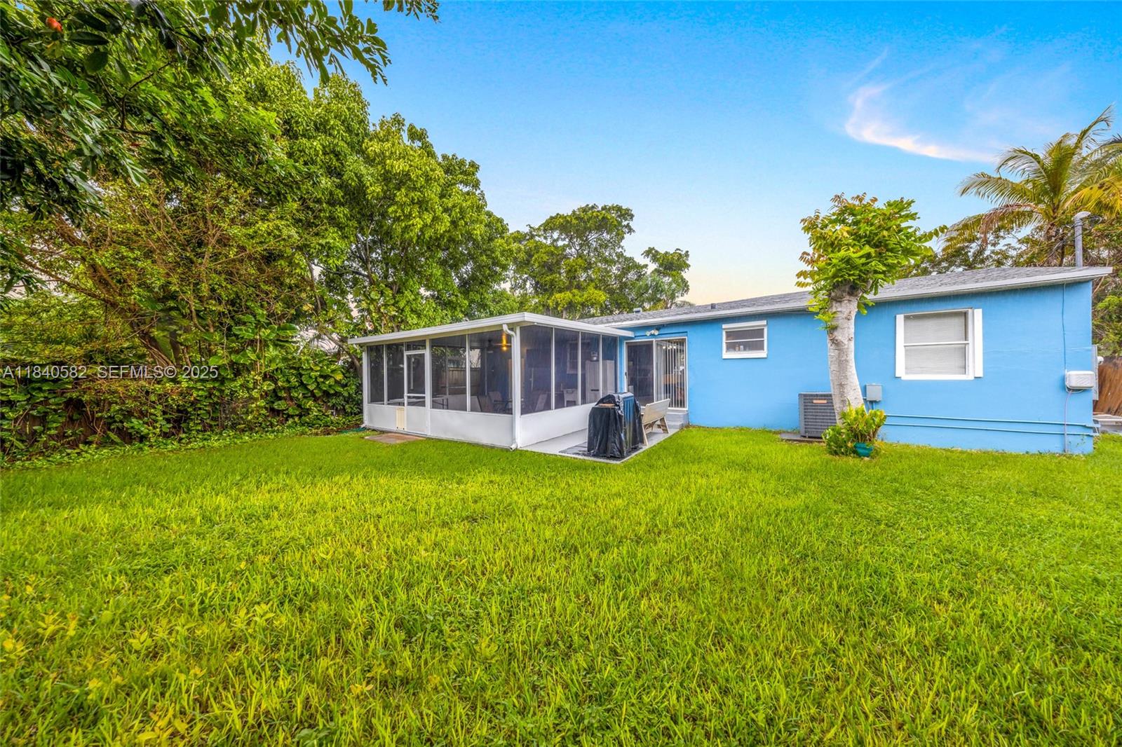 SUNSHINE MANOR NO 3 - Residential