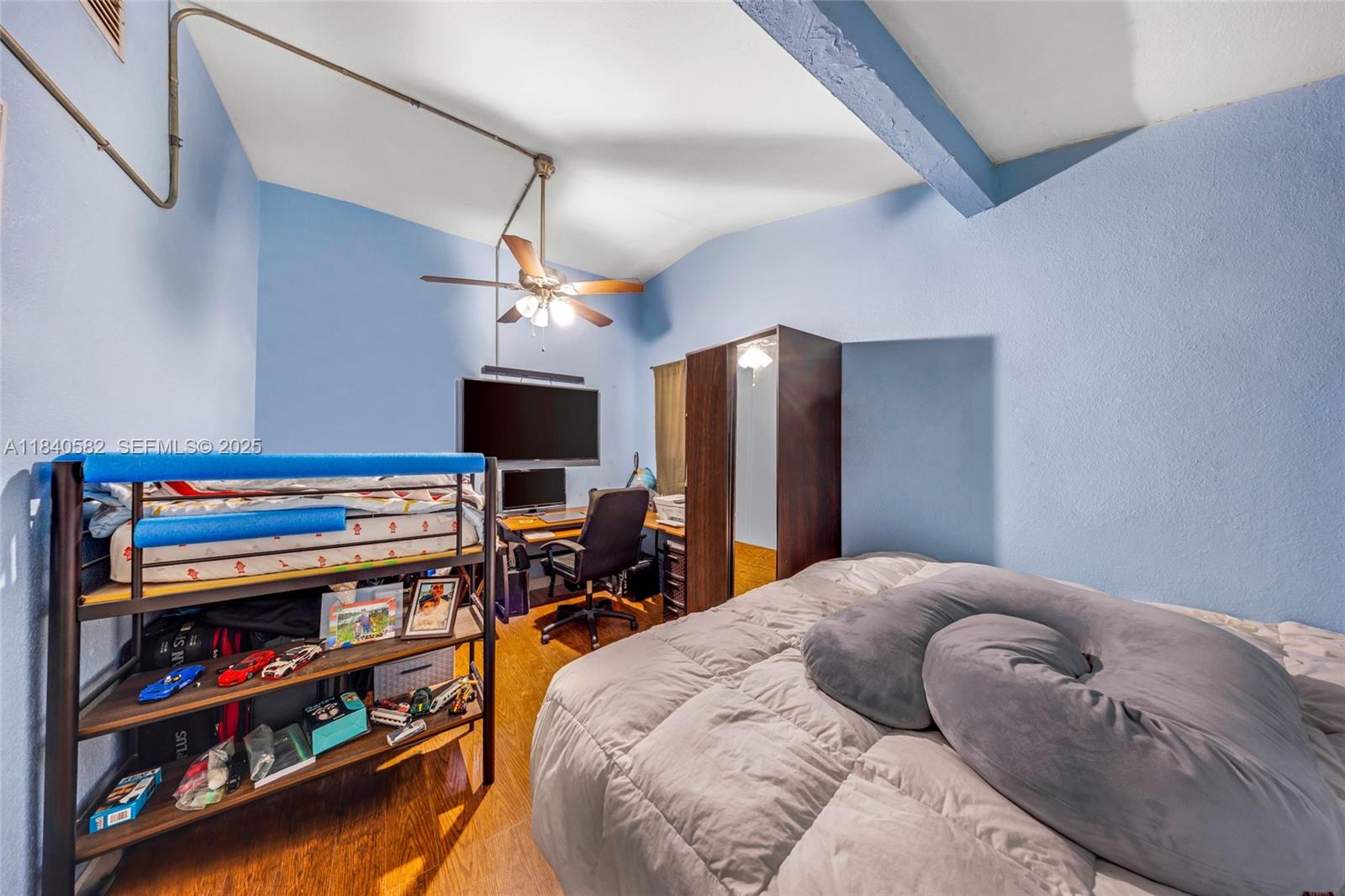 SUNSHINE MANOR NO 3 - Residential