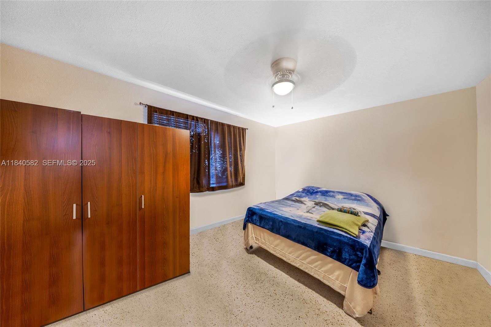 SUNSHINE MANOR NO 3 - Residential