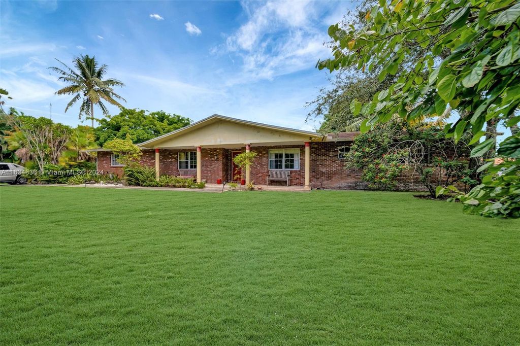 Photo of 11450 NW 4th St, Plantation, FL 33325 (MLS # A11634836)