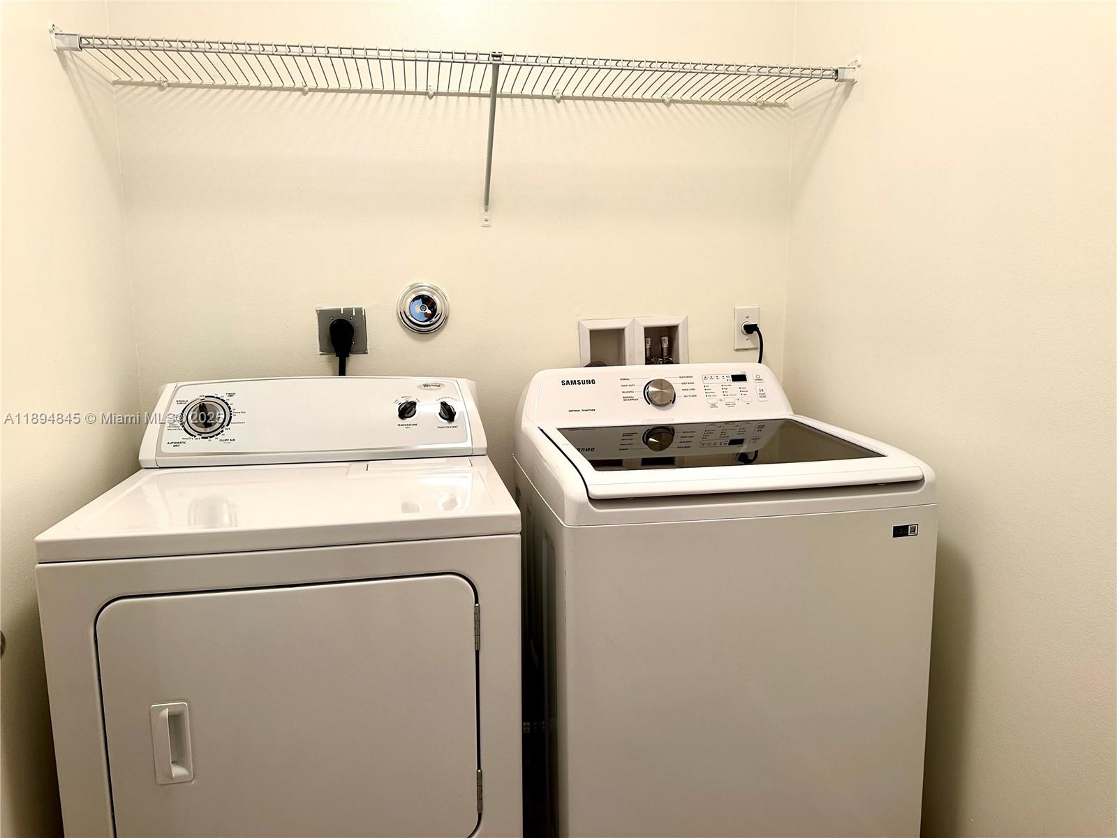 CHAMPION LAKES - Residential