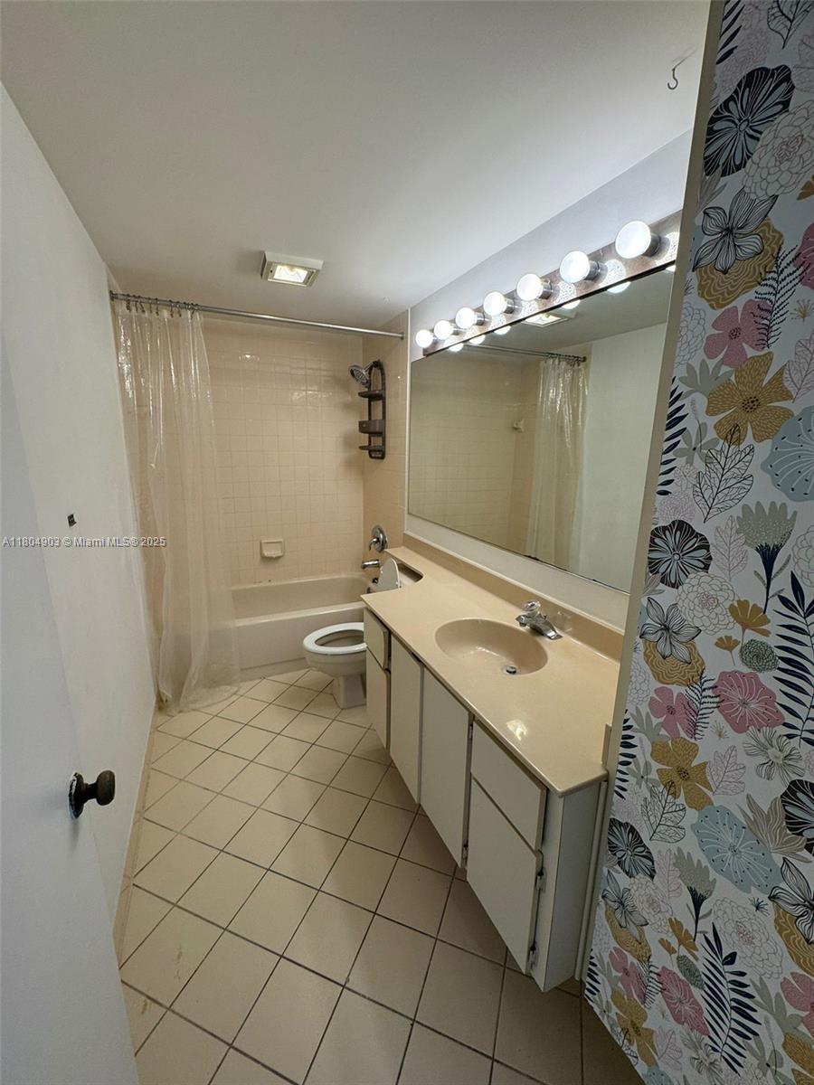 WATERSIDE LUXURY TOWNHOME - Residential Lease