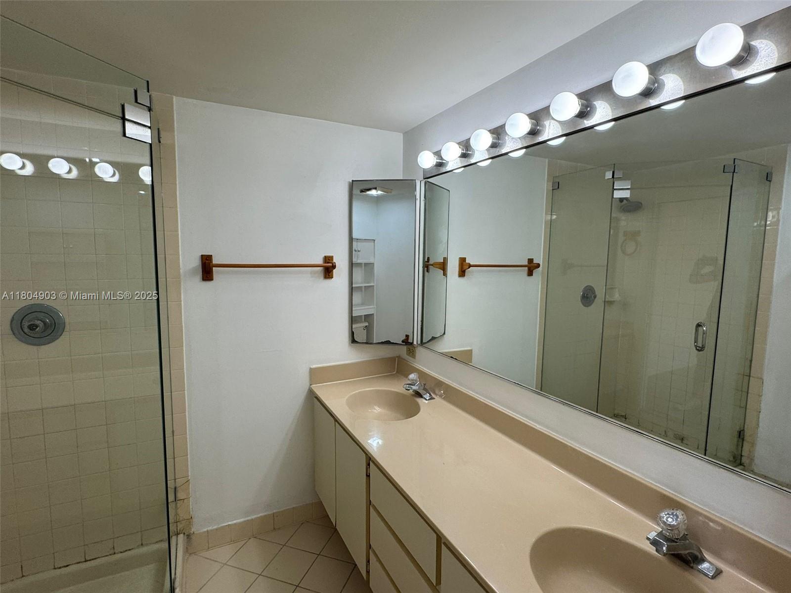 WATERSIDE LUXURY TOWNHOME - Residential Lease