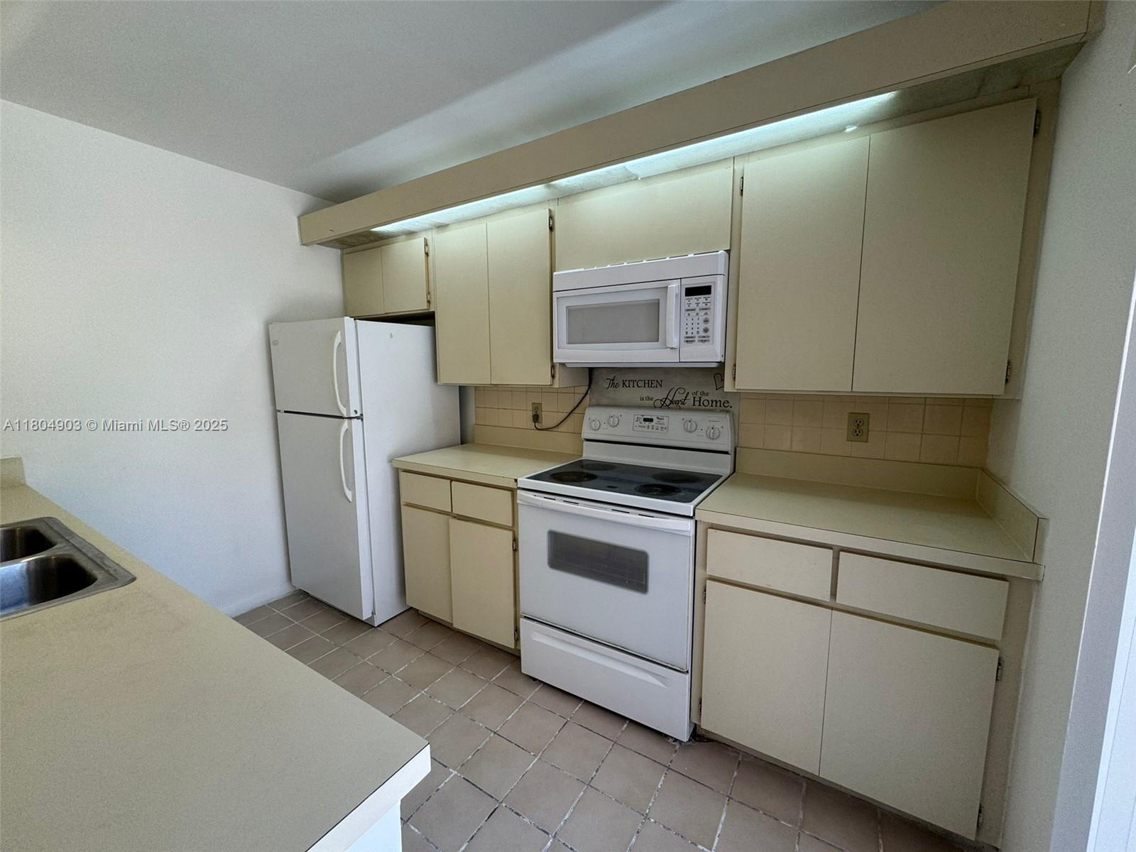 WATERSIDE LUXURY TOWNHOME - Residential Lease