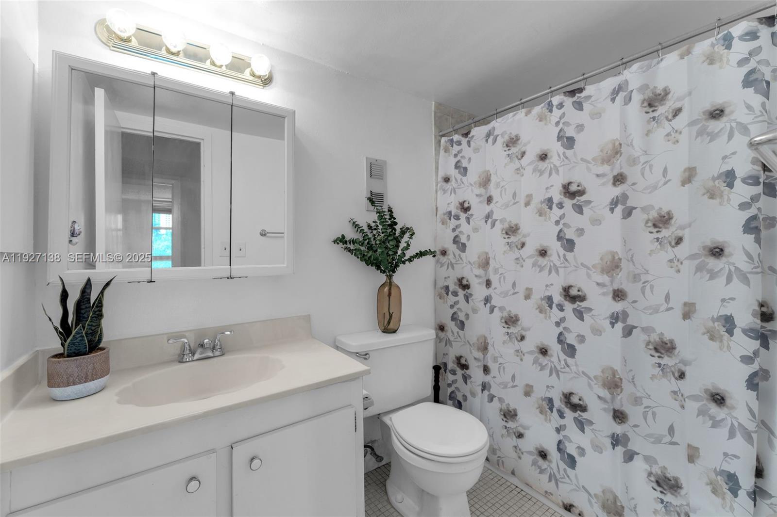 WOODSIDE APTS CONDO - Residential Lease