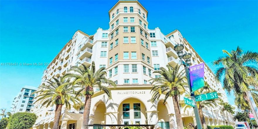 Experience luxury living in the heart of downtown Boca Raton at this pristine one-bedroom, one-bath penthouse located on Mizner Boulevard. Situated in the highly sought-after Palmetto Place, this residence combines upscale comfort with unbeatable convenience.Residents of Palmetto Place enjoy access to world-class amenities, including:
A resort-style swimming pool and Jacuzzi, state-of-the-art fitness center, indoor basketball court, elegant club room for entertaining, valet parking and concierge services, 24-hour security for peace of mind, live steps from fine dining, shopping, and the vibrant energy of Mizner Park. Whether you're seeking a full-time home or a seasonal retreat, this penthouse is the ultimate blend of location and lifestyle.