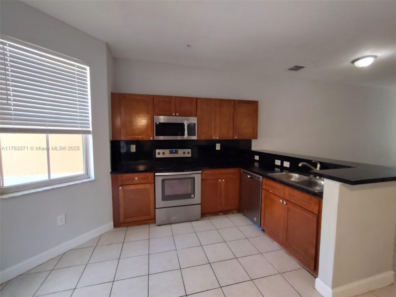 SHOMA TOWNHOMES AT ROYAL - Residential