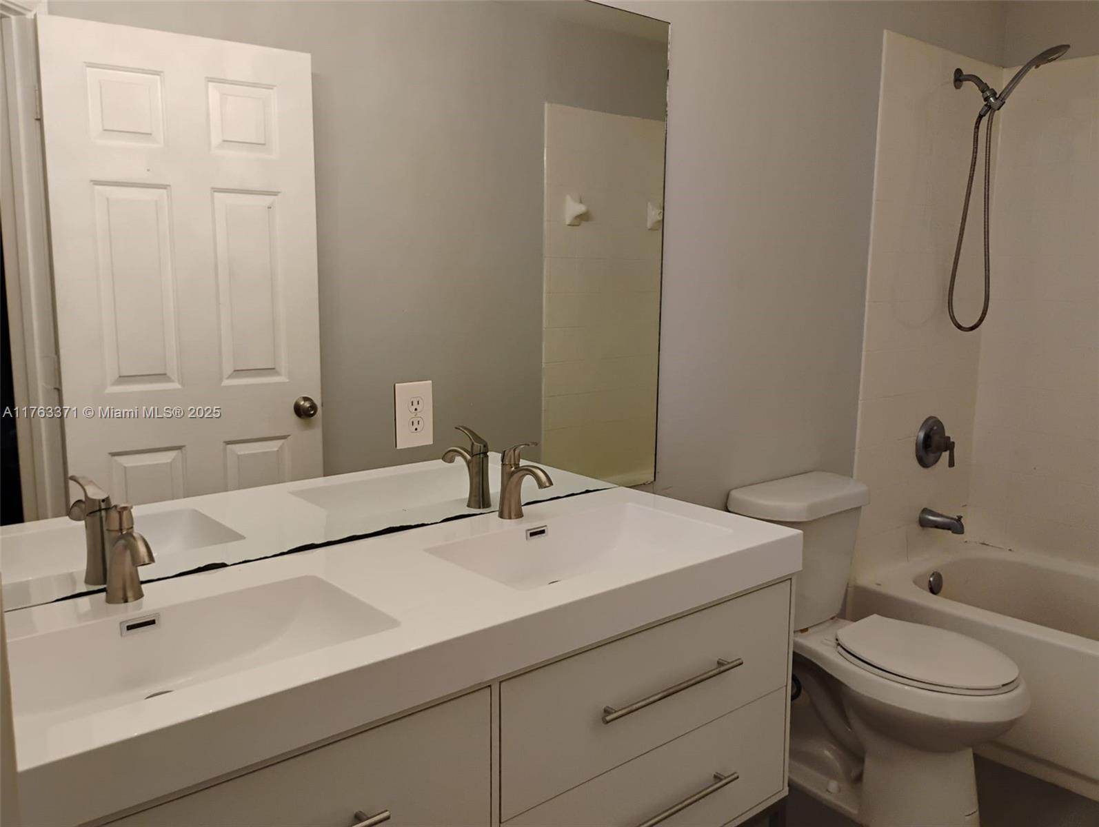SHOMA TOWNHOMES AT ROYAL - Residential