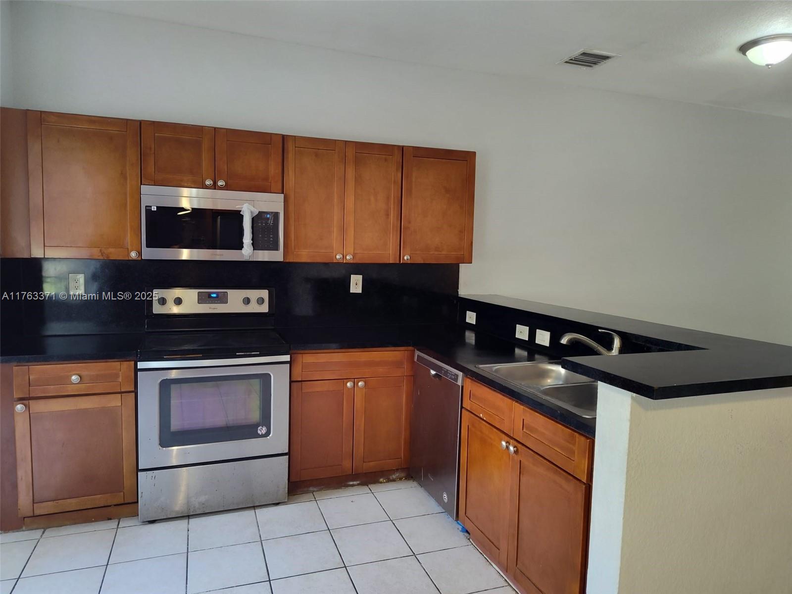 SHOMA TOWNHOMES AT ROYAL - Residential