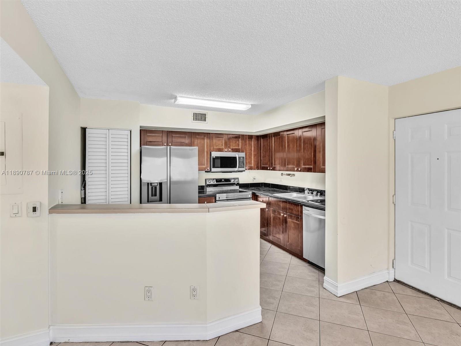 LAKEWOOD AT EMERALD HILLS - Residential Lease