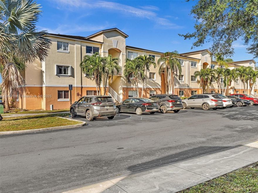 2bed/1bath in a gated community with lake view. tile floors throughout the unit, new stainless appliances, washer/dryer inside the unit, located near Publix, shopping centers, schools, and Hard Rock Casino, Lakewood at Emerald Hills community offers a pool, gym, tennis courts, and (pickleball will be ready in February 2025)