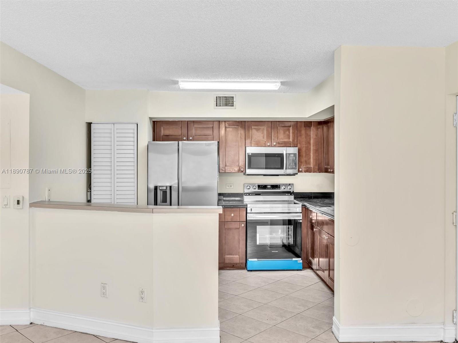 LAKEWOOD AT EMERALD HILLS - Residential Lease